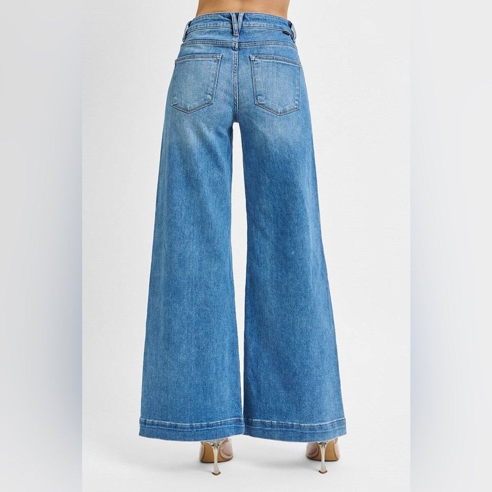 Mid Rise Wide Leg Patch Pocket Jeans - Risen - Picture 2 of 4